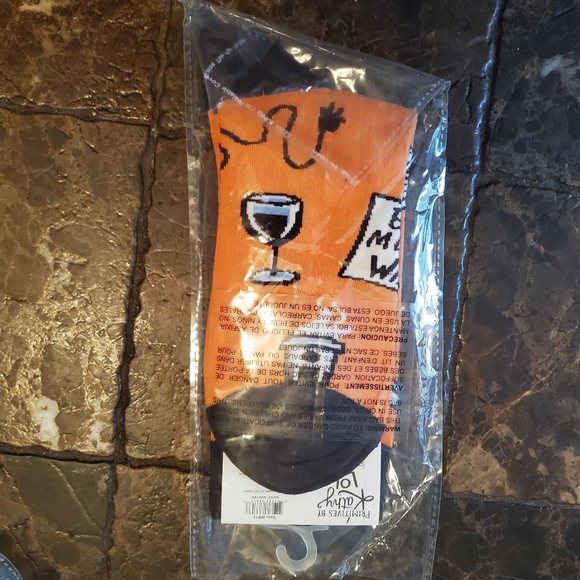 Primitives by Kathy Moms Life Is The Best Life Orange Novelty Socks OSFM NWT - Picture 2 of 2